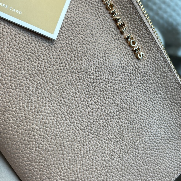 Michael Kors Jet Set Large Wristlet - Ballet Blush - Picture 2 of 6